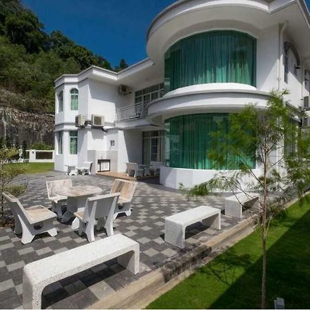 6, Persiaran Tanjung Bunga 3 Villa Batu Ferringhi Exterior photo